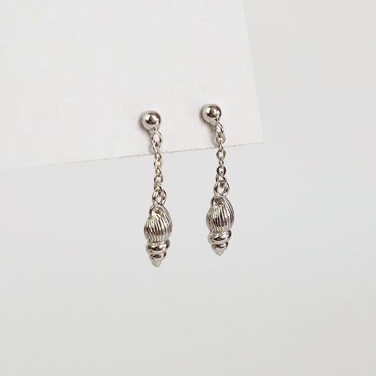 Brinco concha fio prateado