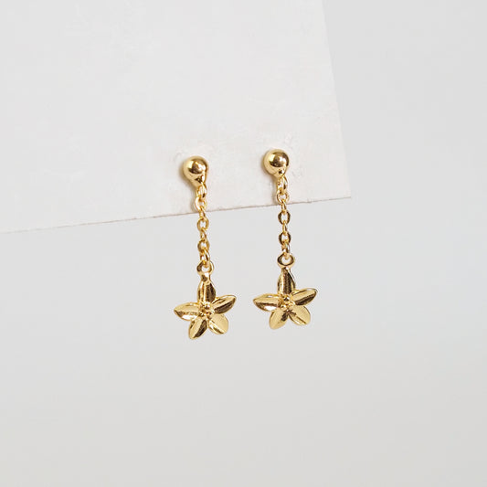 Brinco flor de hibisco fio dourado