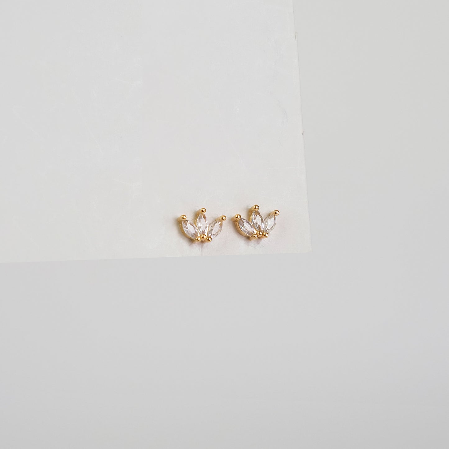 Brinco três navetes dourado