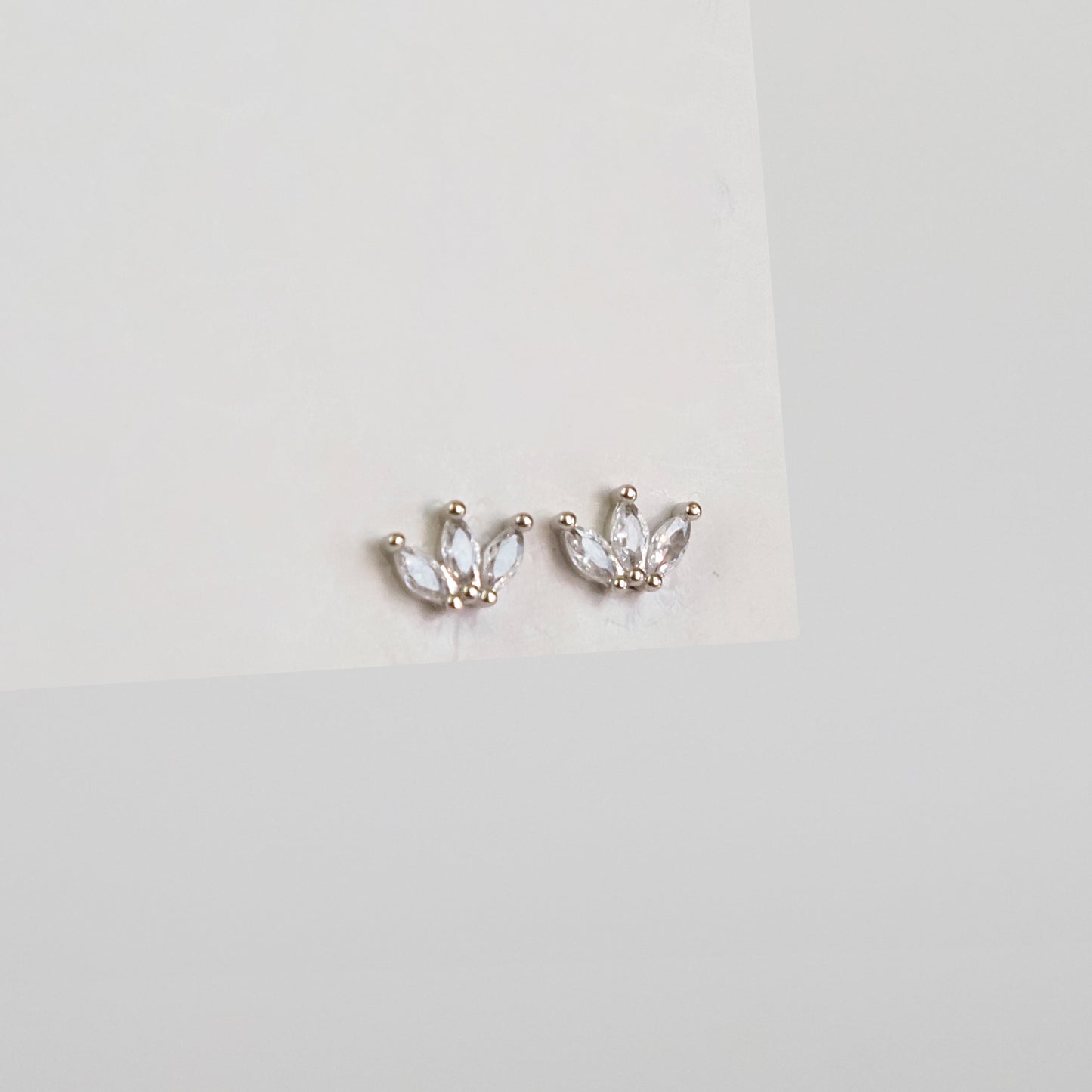 Brinco três navetes prateado