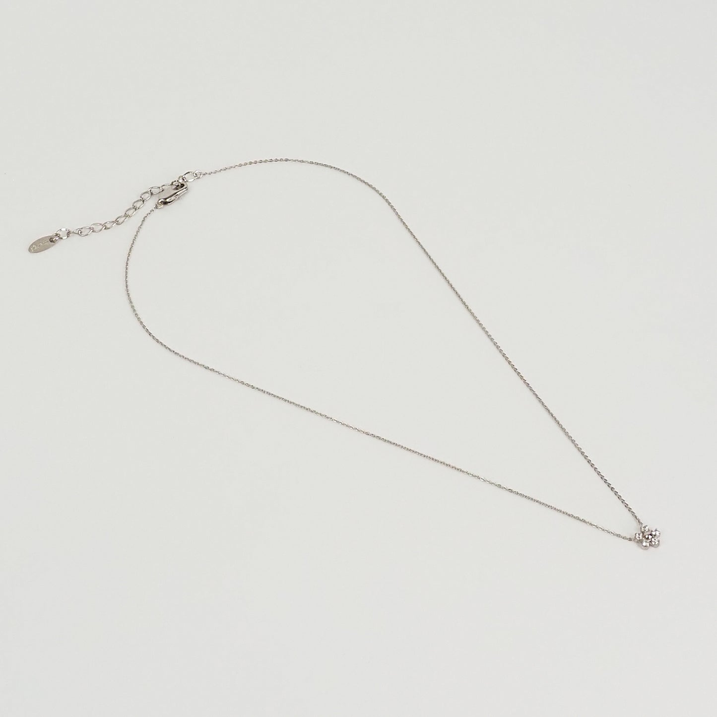 Colar flor zirconia prateada