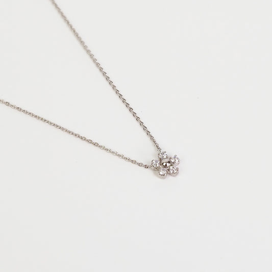 Colar flor zirconia prateada