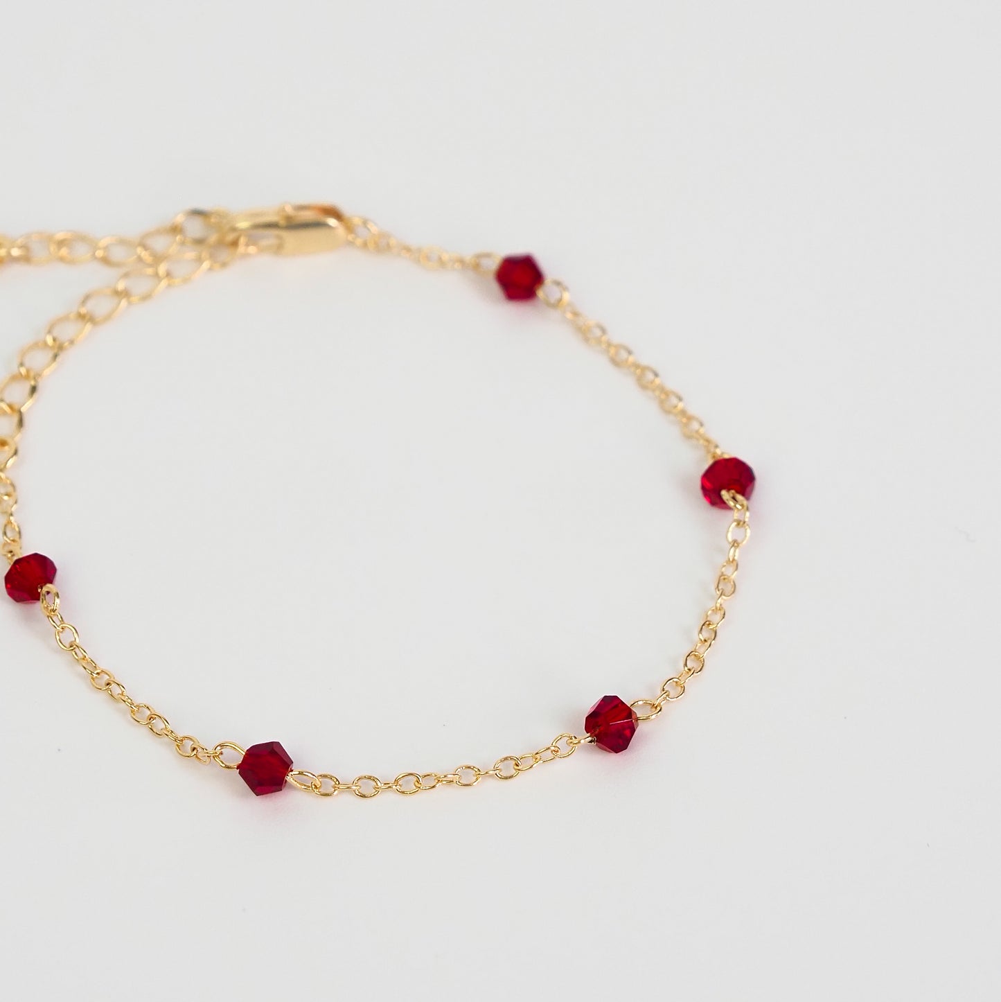 Pulseira pedrinhas vermelhas dourado