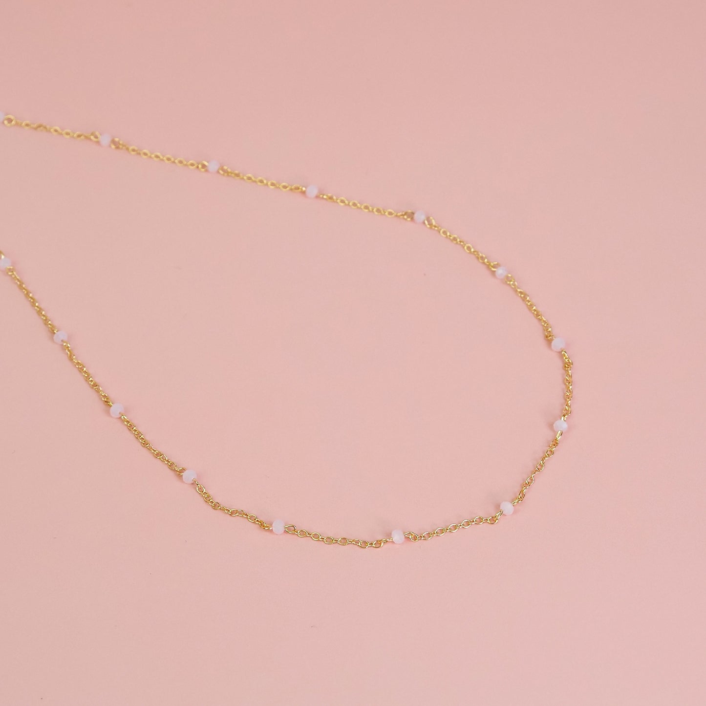 Colar pedrinhas rosa dourado