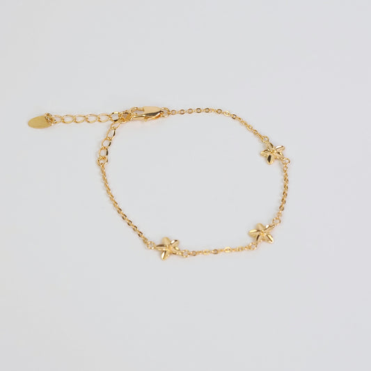 Pulseira três flores de hibisco dourado