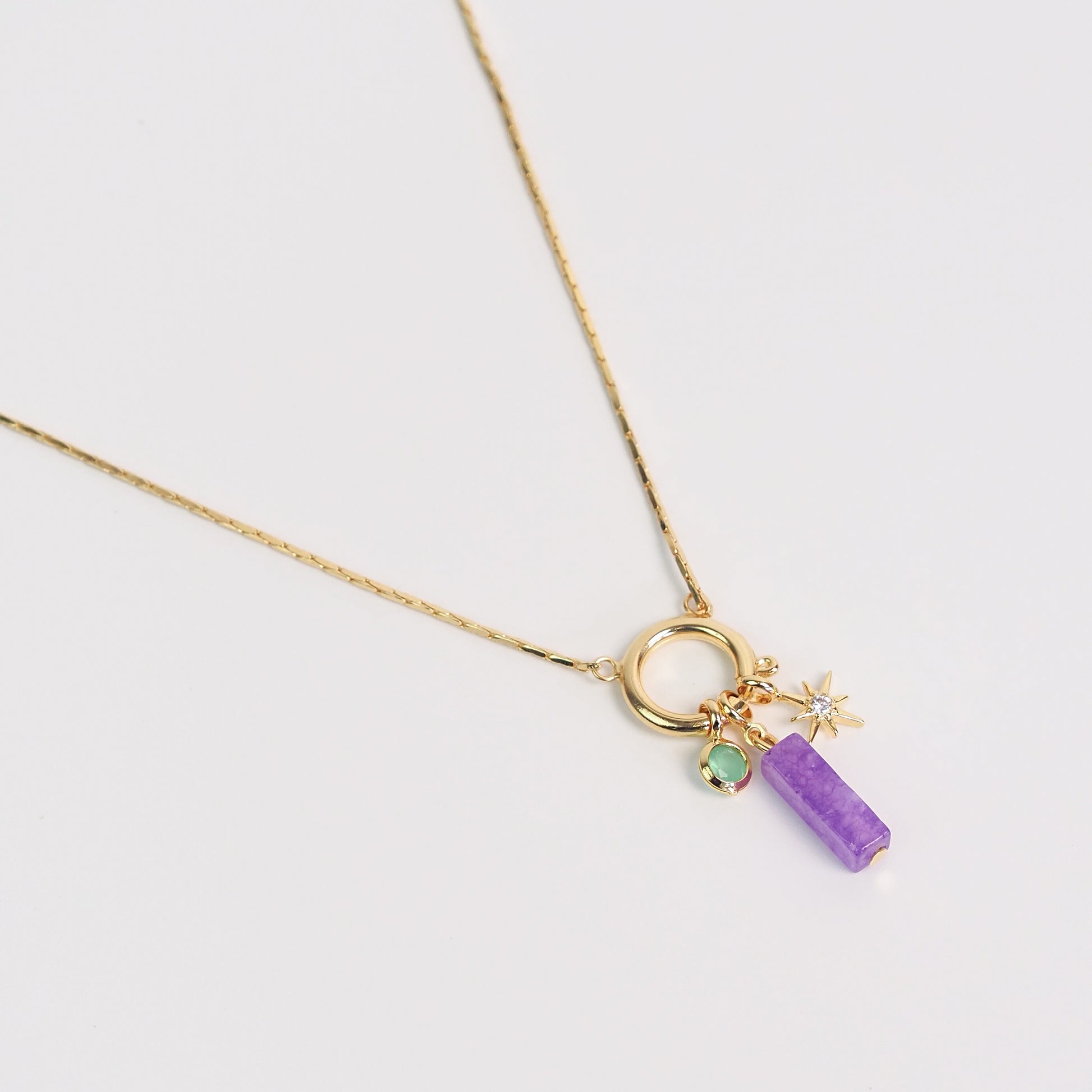 Charm zirconia verde dourado - margê atelier
