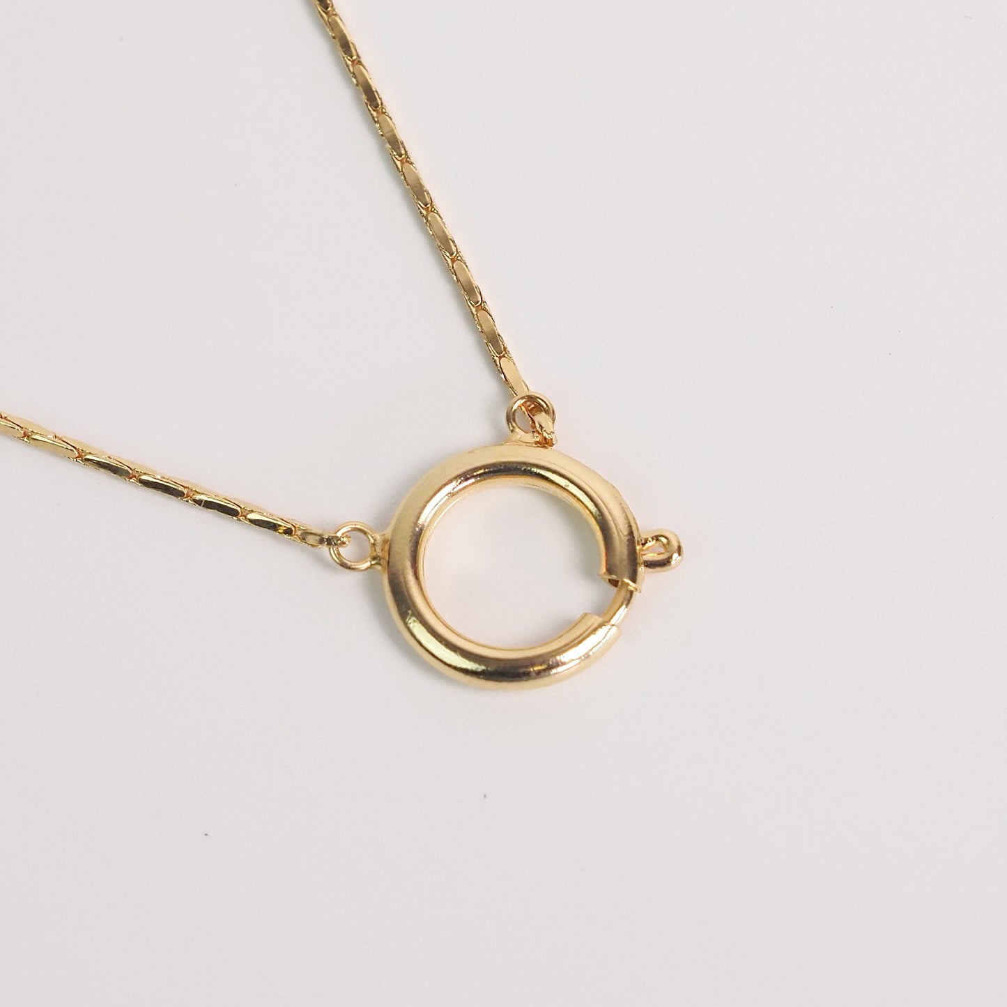 Colar charms dourado