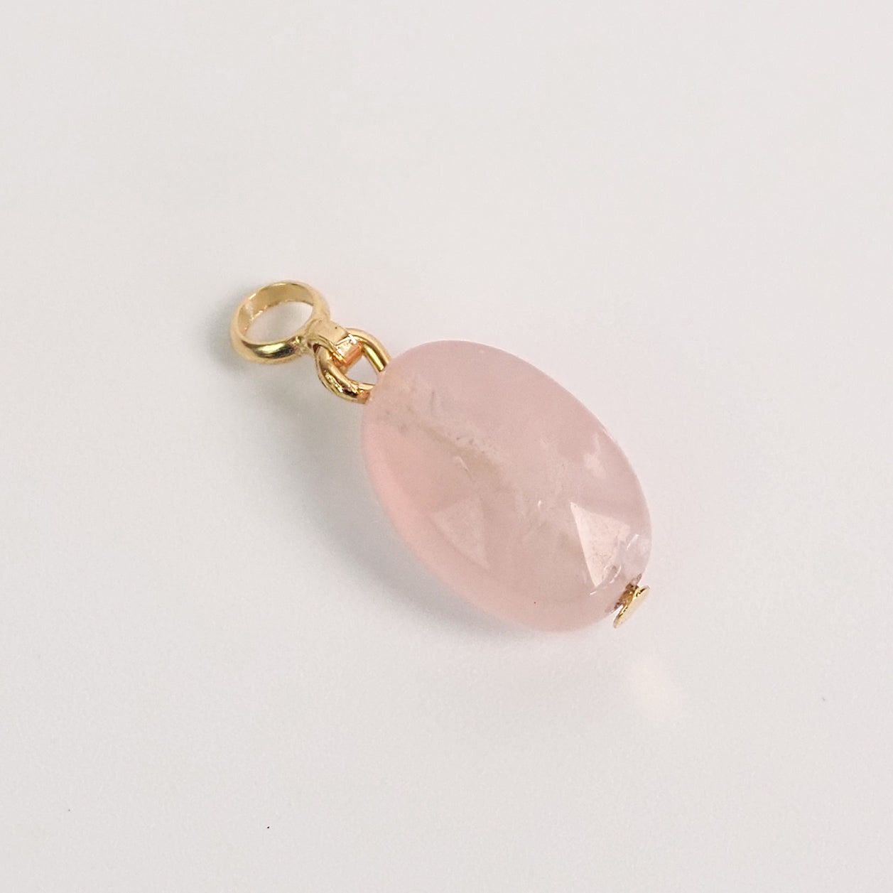 Charm quartzo rosa dourado