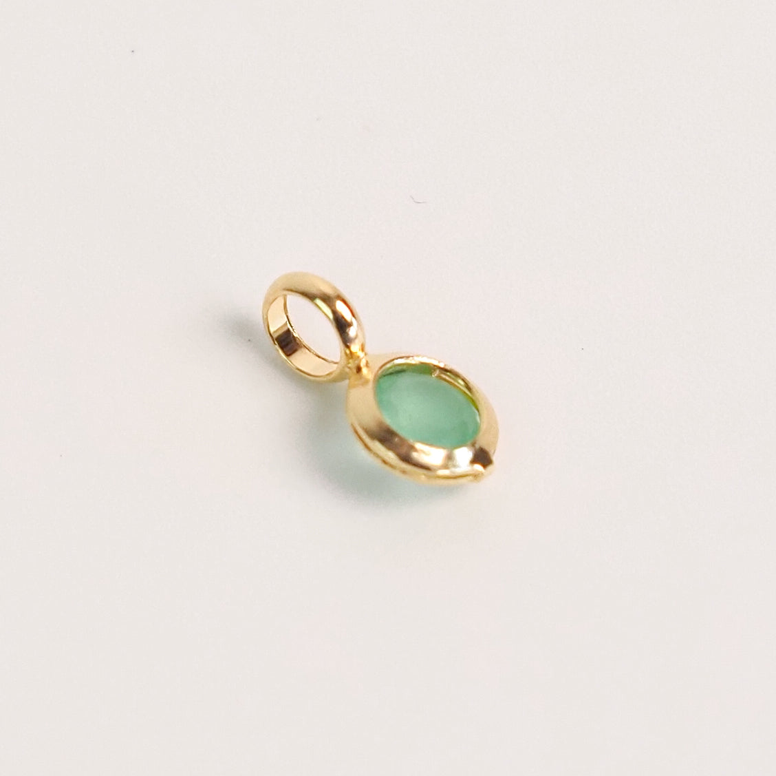 Charm zirconia verde dourado - margê atelier