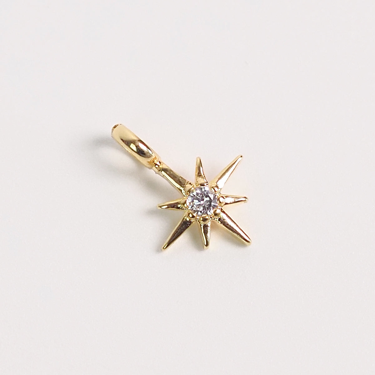 Charm estrela  dourado