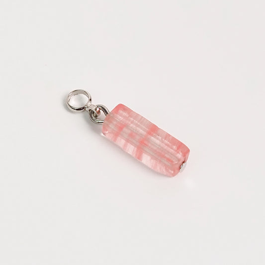 Charm ágata rosa retangular prateada