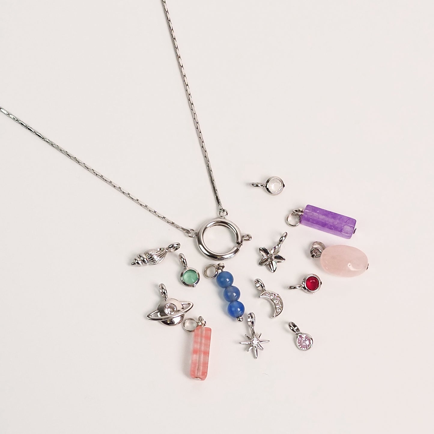 Colar charms prateado