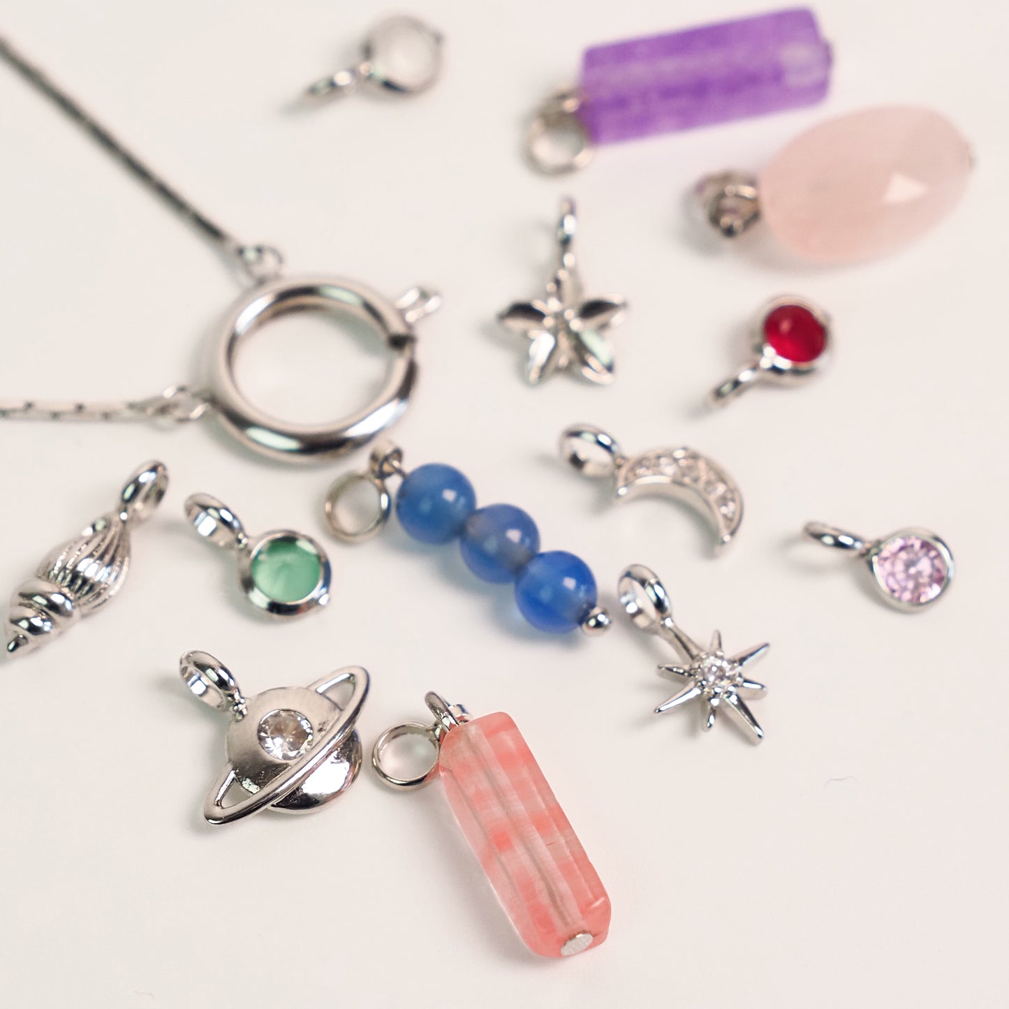 Colar charms prateado