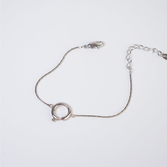 Pulseira charms prateada - margê atelier