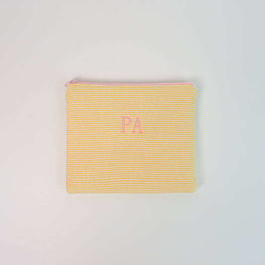 Necessaire Envelope Inicial Mini Listras amarela