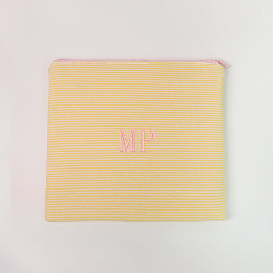 Necessaire Envelope Inicial Listras amarela