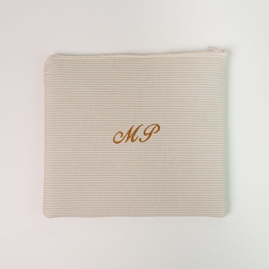 Necessaire Envelope Inicial Listras creme