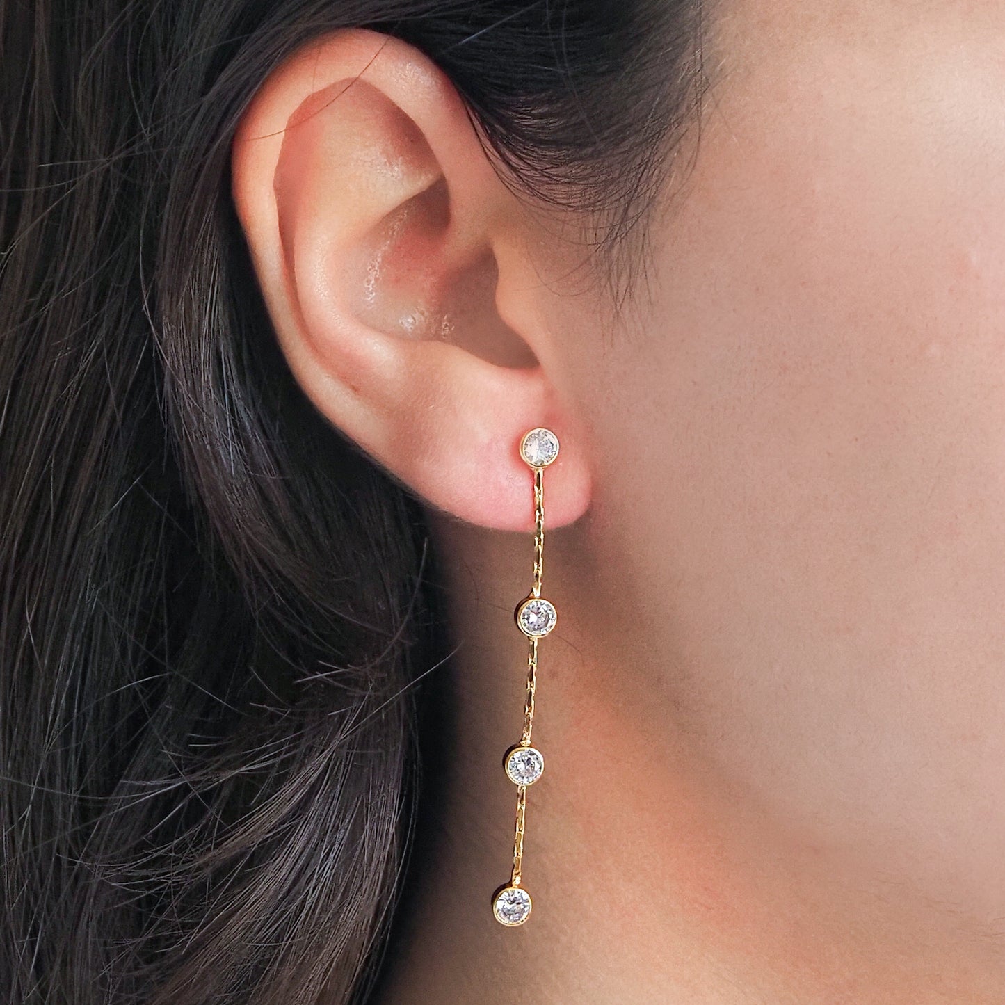 Brinco fio brilhante dourado