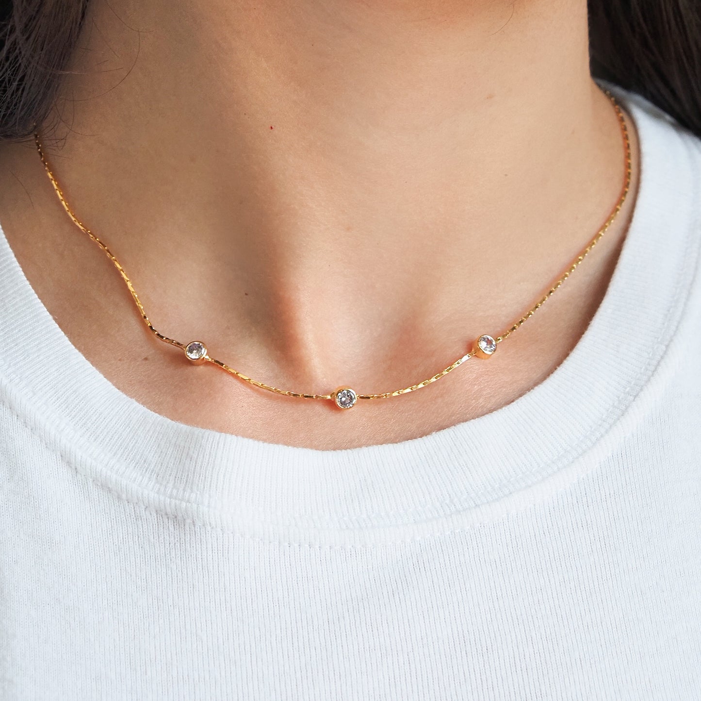 Colar brilhante dourado