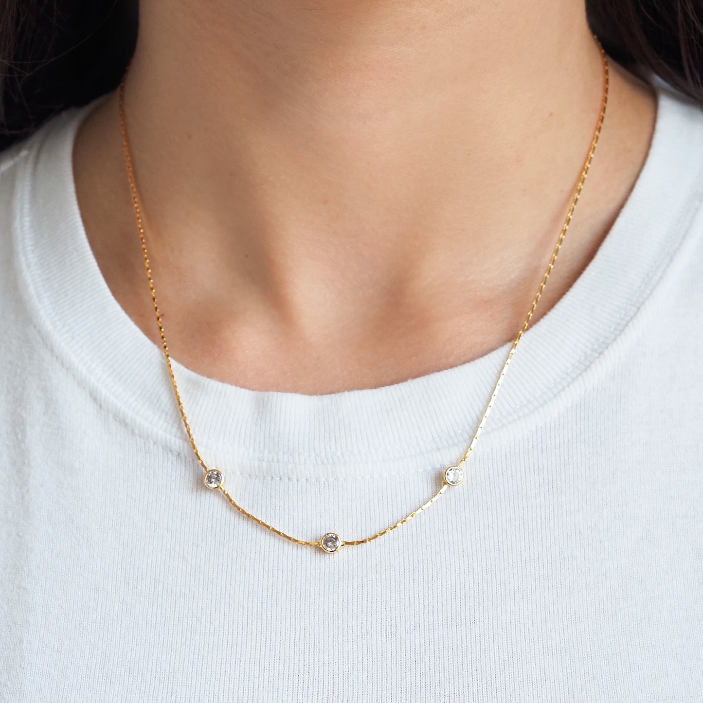 Colar brilhante dourado