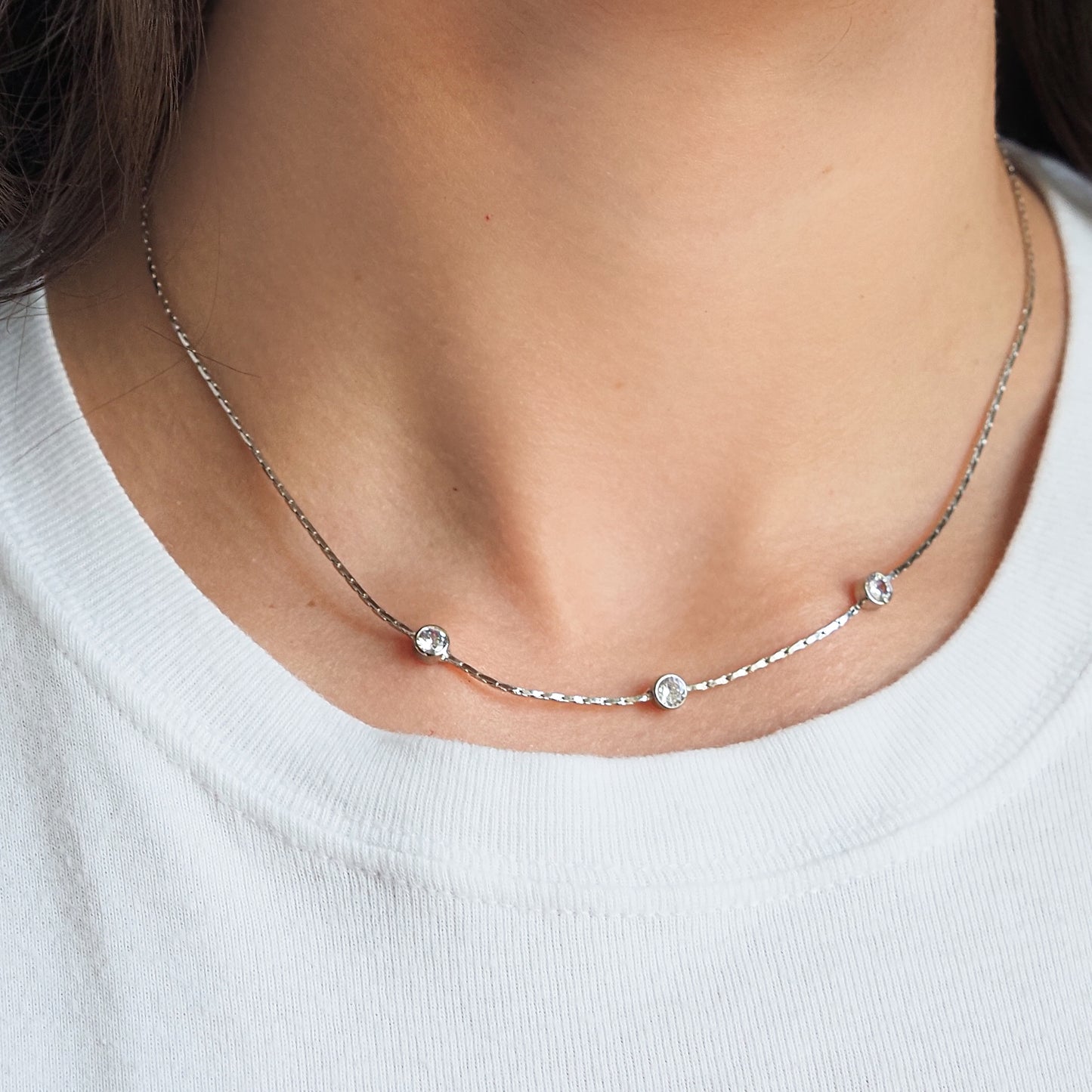 Colar brilhante prateado