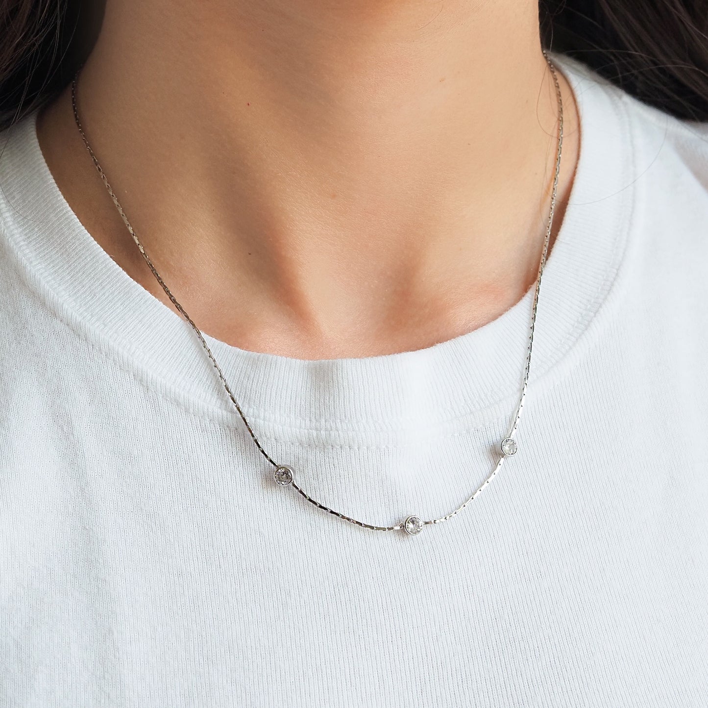 Colar brilhante prateado