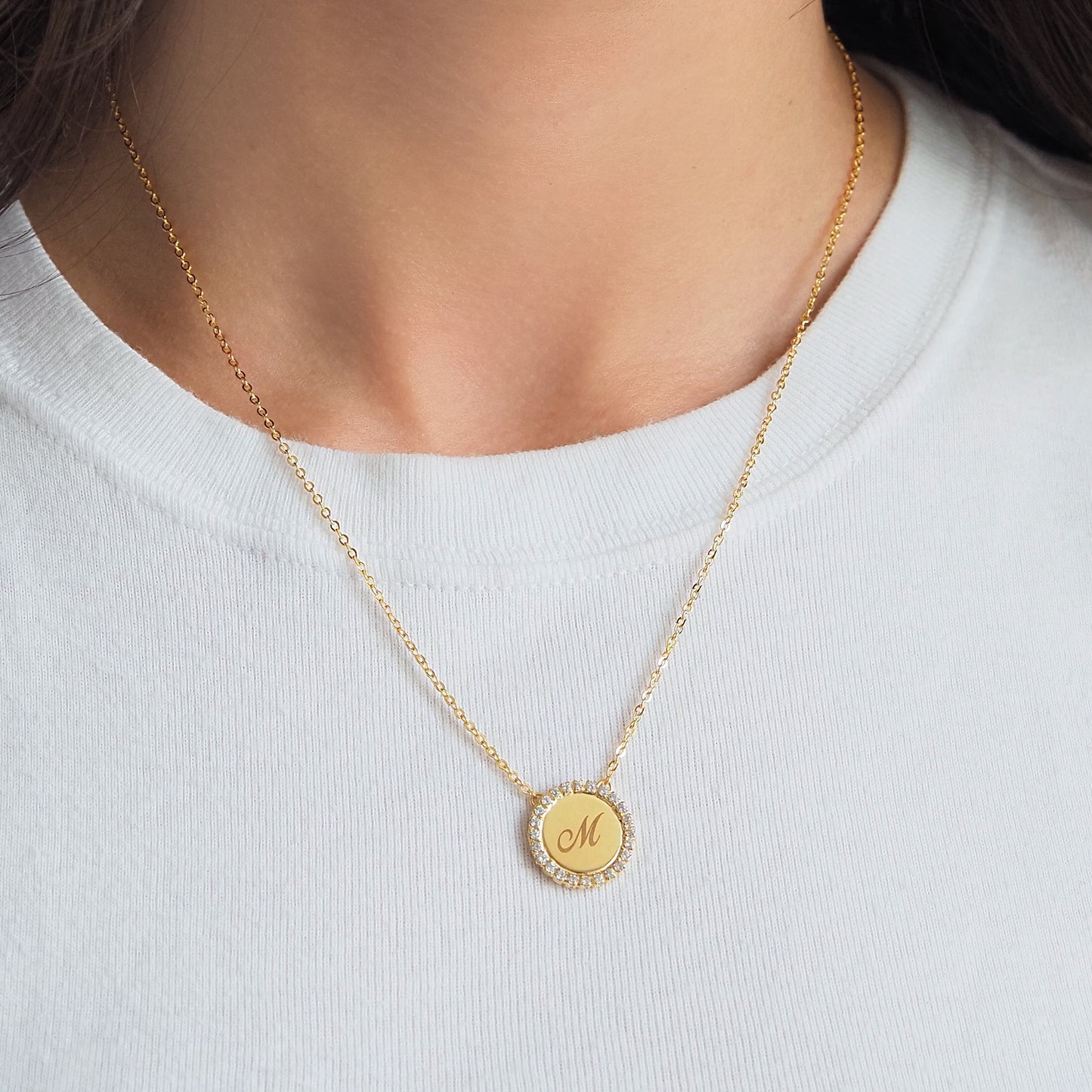 Colar Medalha Inicial zirconia dourada