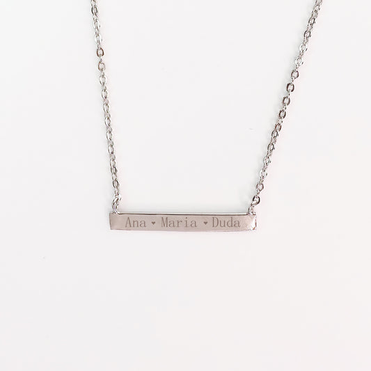 Colar inicial plaquinha prateado