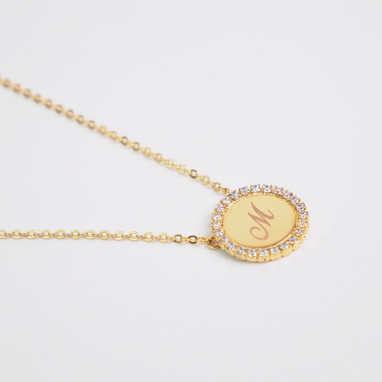 Colar Medalha Inicial zirconia dourada