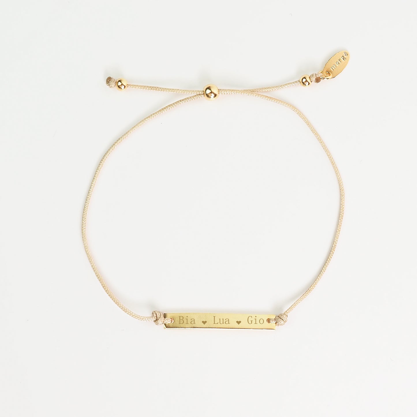 Pulseira inicial plaquinha creme dourada