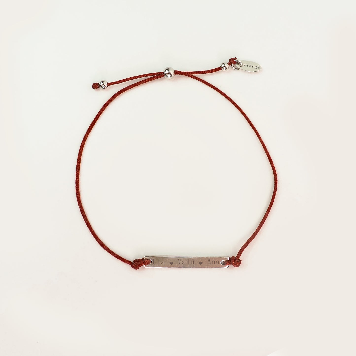 Pulseira inicial plaquinha bordô prateada