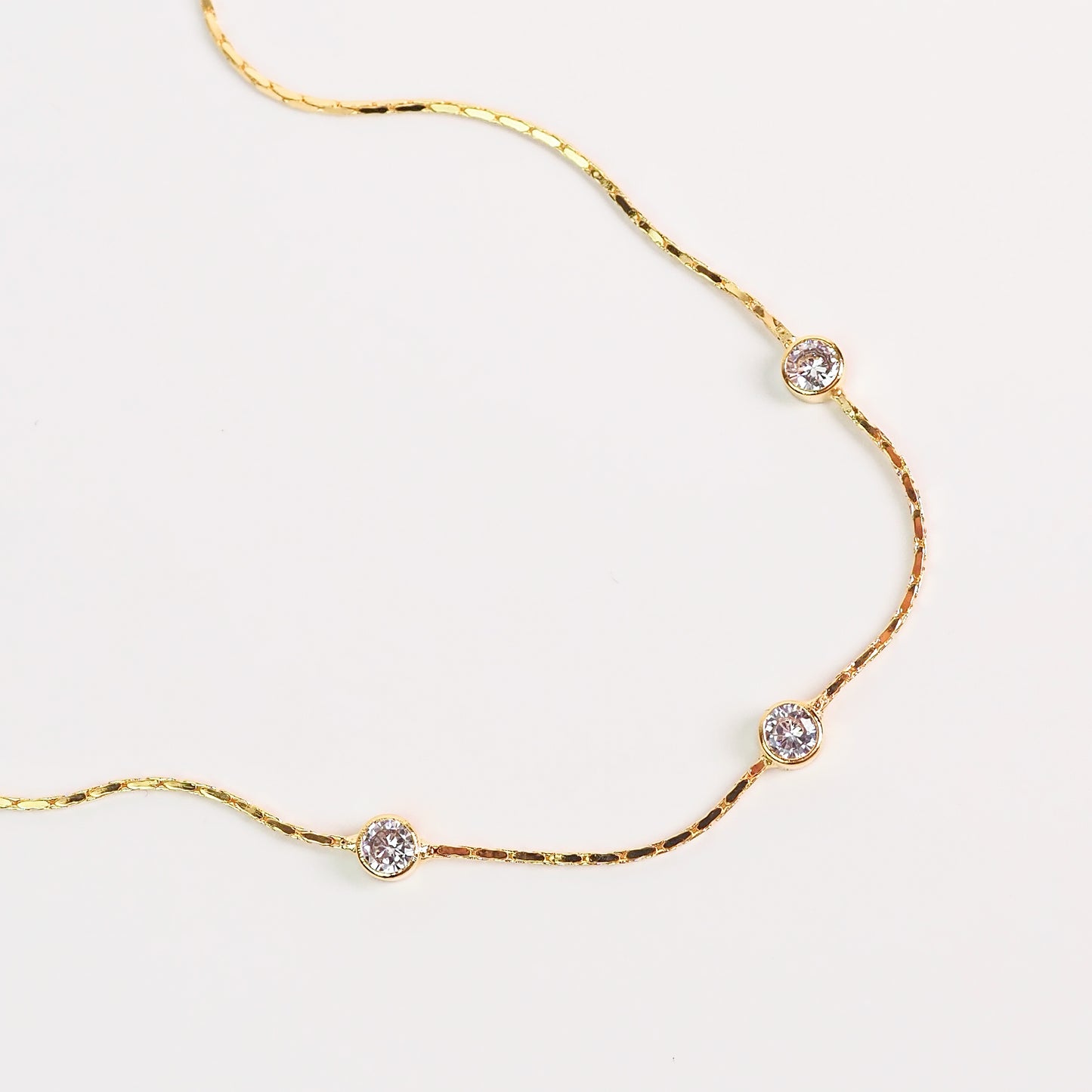 Colar brilhante dourado