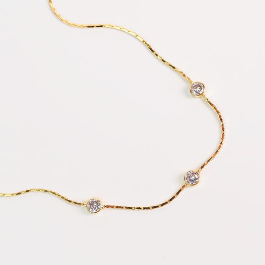 Colar brilhante dourado