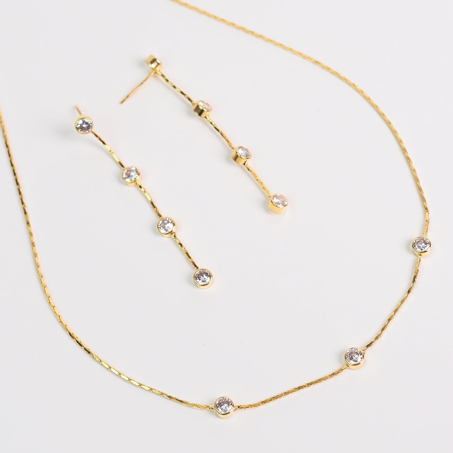 Brinco fio brilhante dourado