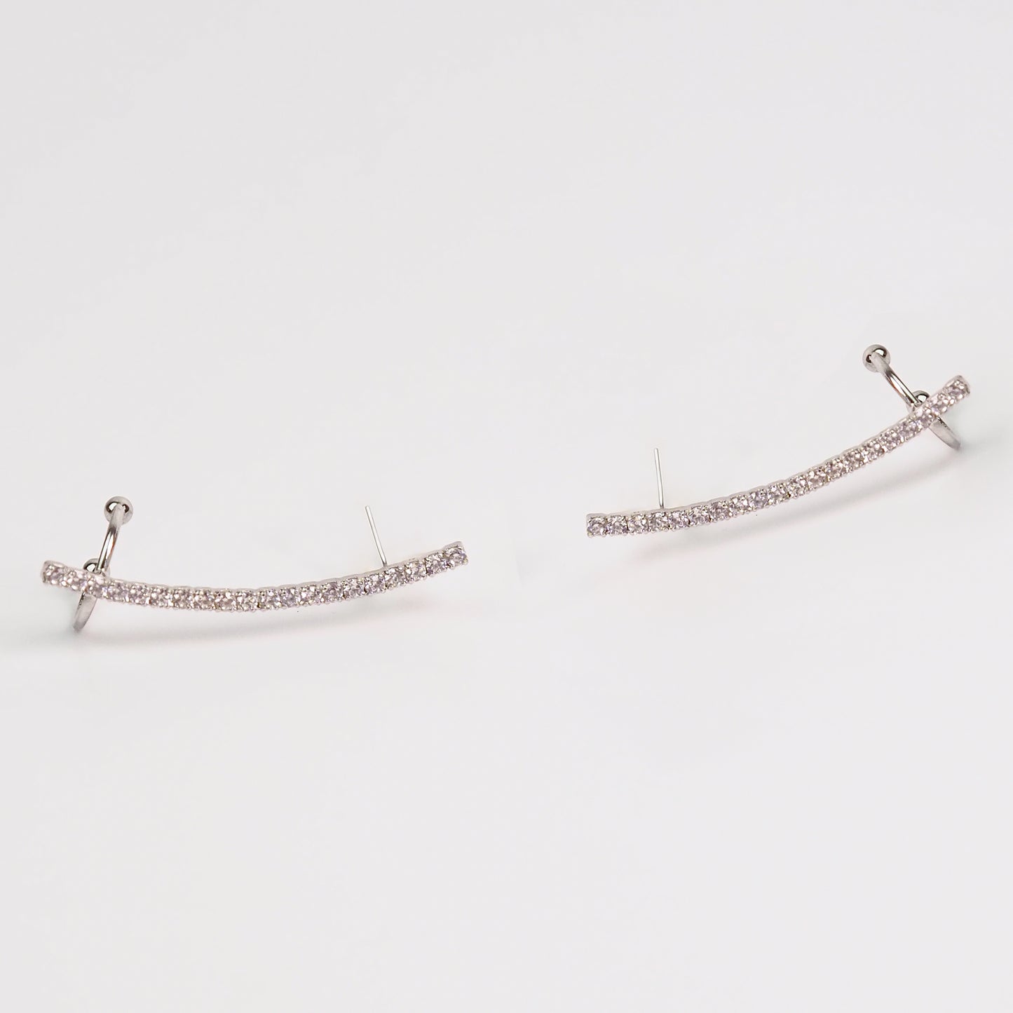 Earcuff arco zirconia prateada