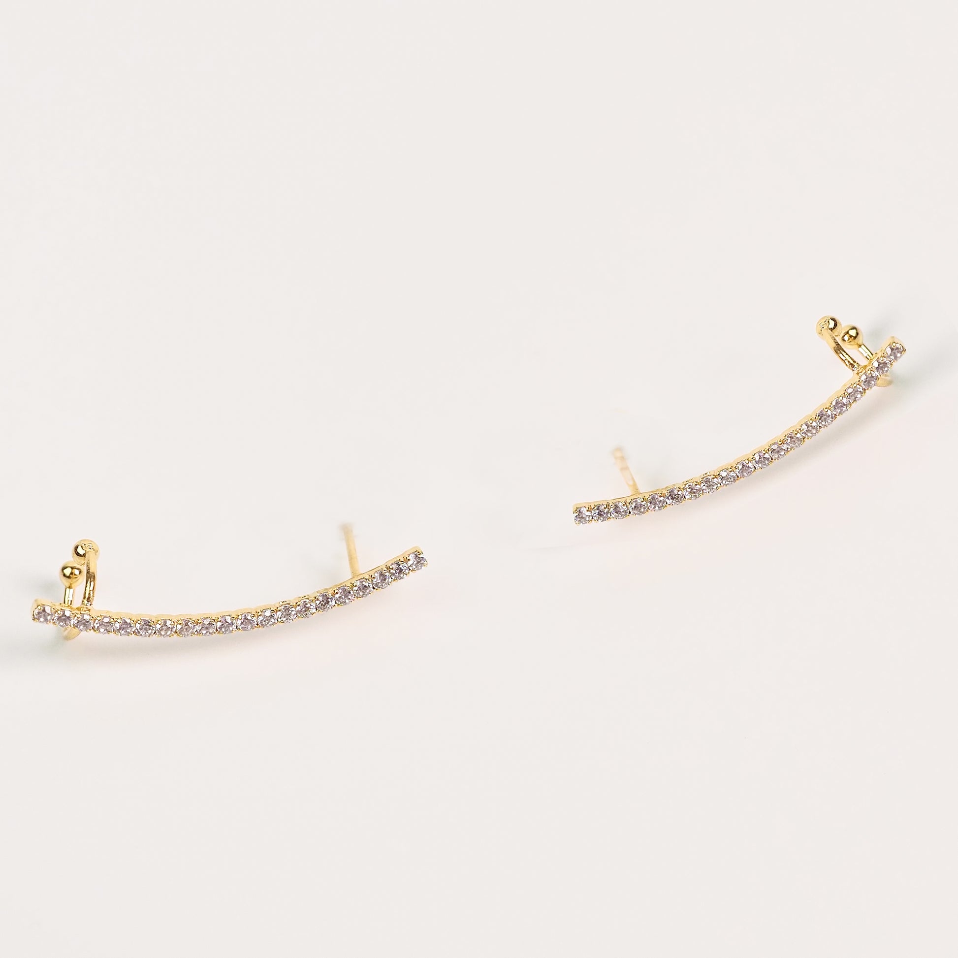 Earcuff arco zirconia dourada - margê atelier