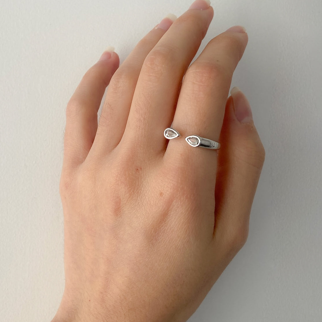 anel gota dupla zirconia prateado - margê atelier