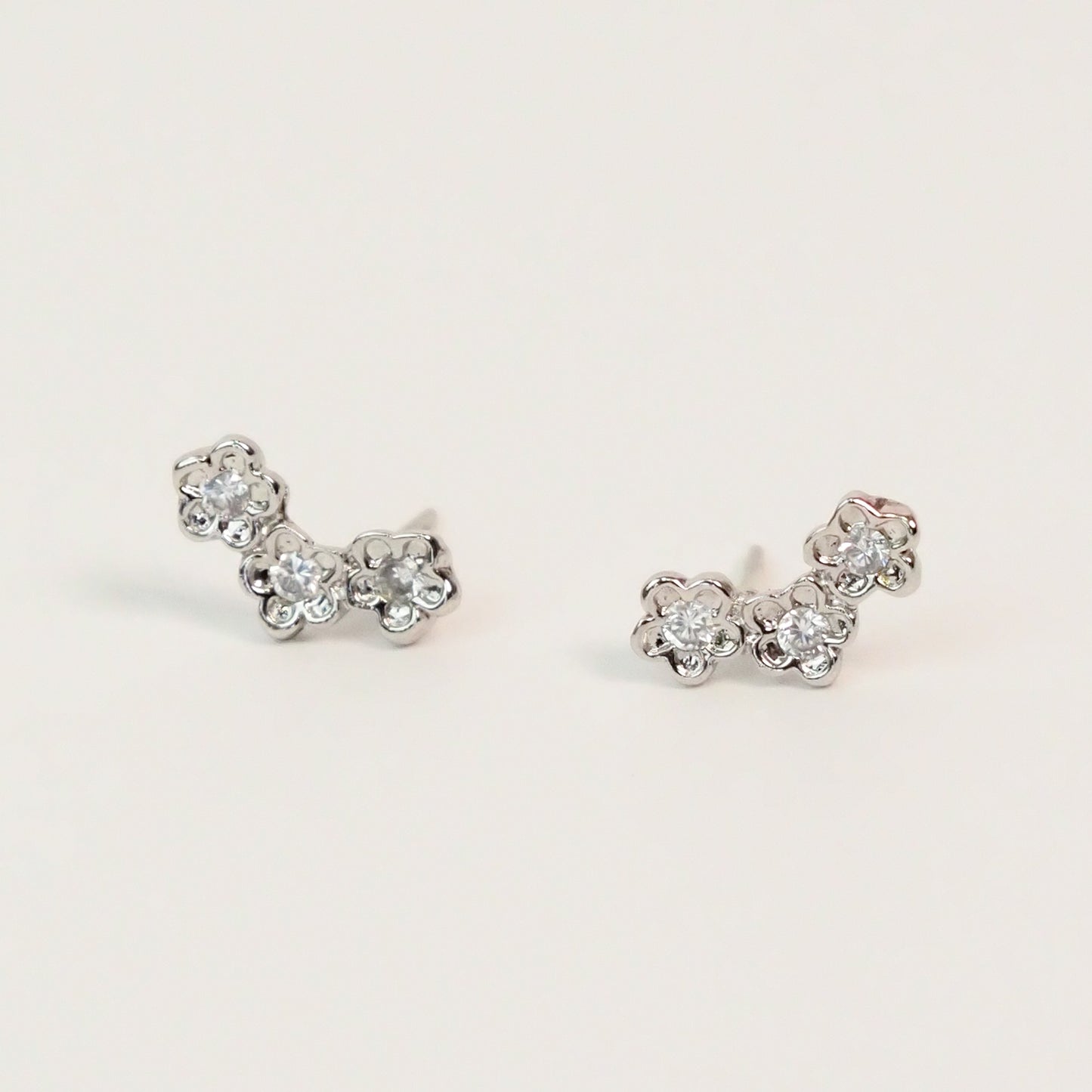 Earcuff florzinhas prateada
