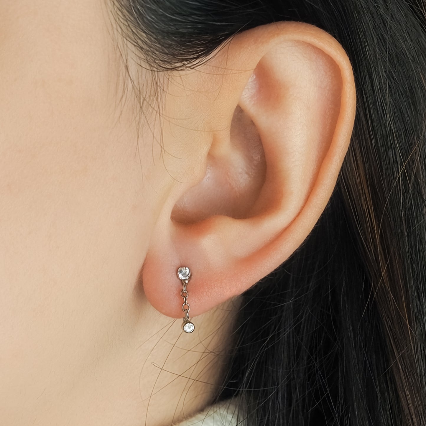 Brinco fio zirconia petit prateado - margê atelier