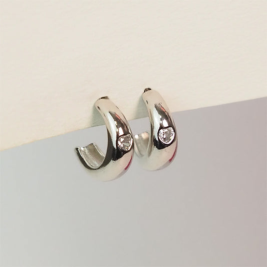 Argola coração zirconia prateada