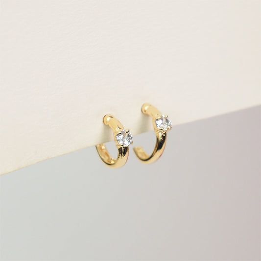 Argola uma zirconia dourada