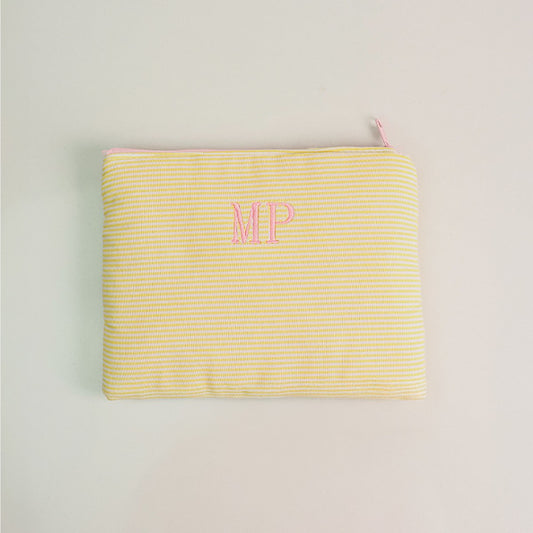 Necessaire Envelope Inicial Mini Listras amarela - margê atelier