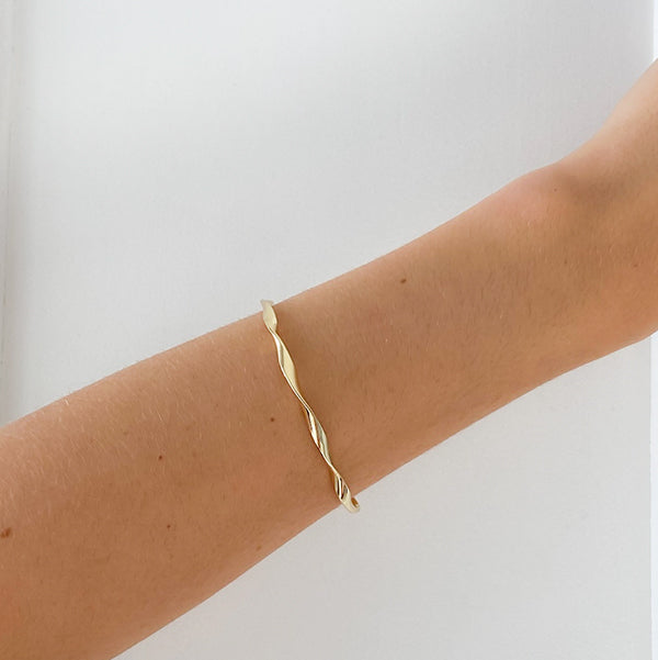 Bracelete torcido dourado